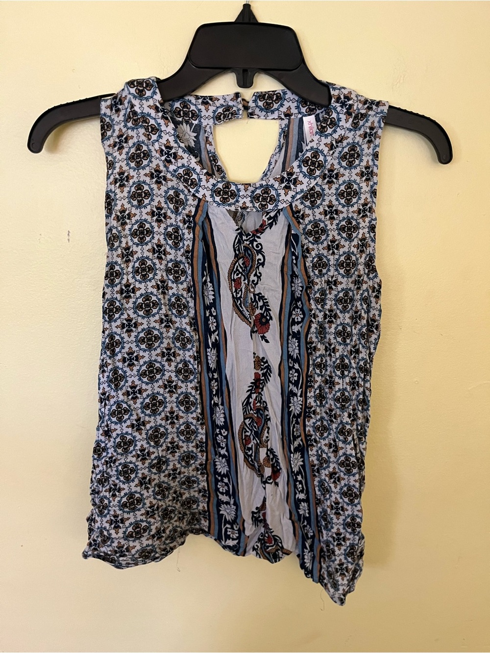 Xhilaration Blue Multi Print Sleeveless Keyhole Tank